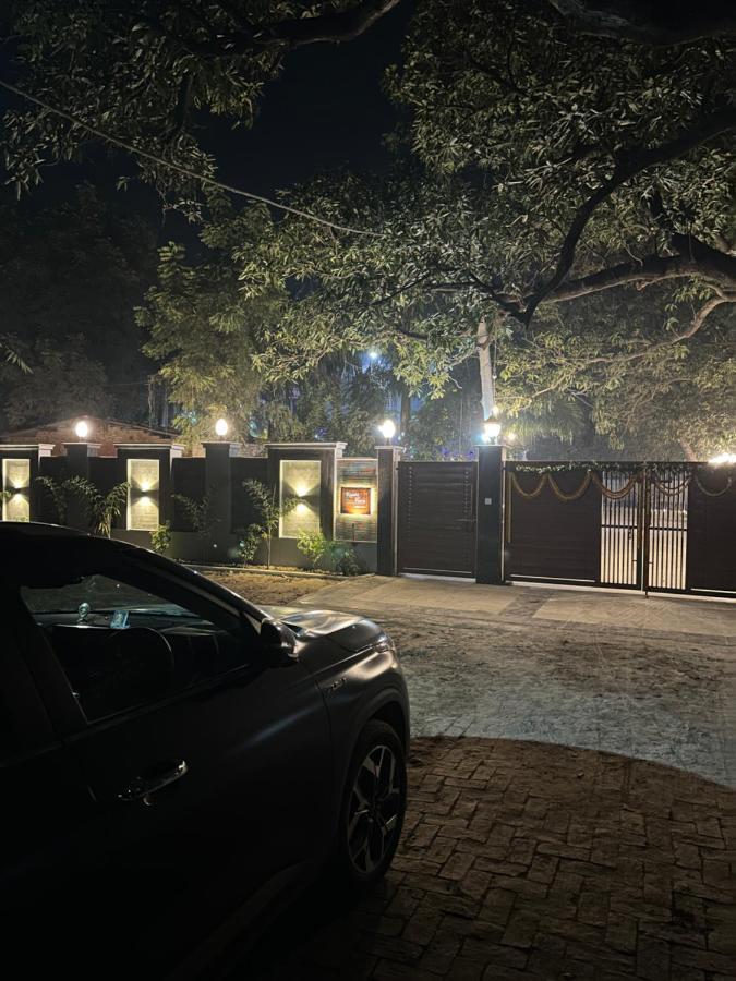 Kaashi Flora Villa Varanasi Eksteriør billede